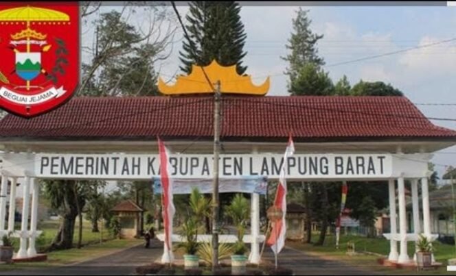 
					Lampung Barat 2025, Panggung Berbagai Masalah