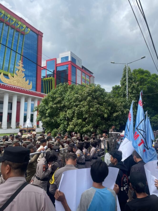 
					MTM Sampaikan Aspirasi Aksi Demonstrasi, Wali kota Eva Dwiana Lari Tunggang Langgang